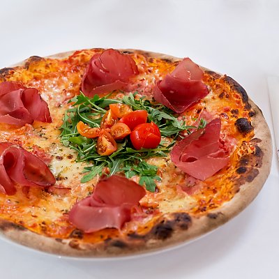 Pizza to your taste in the pizzeria Lamm in San Valentino